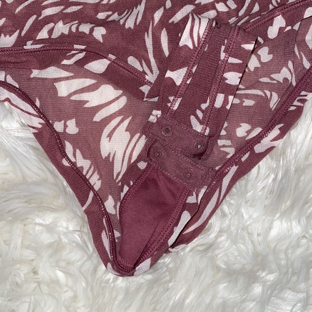 SKIMS Summer Mesh Short Sleeve Thong Bodysuit, Raspberry Swirl, NWT - Picture 7 of 7